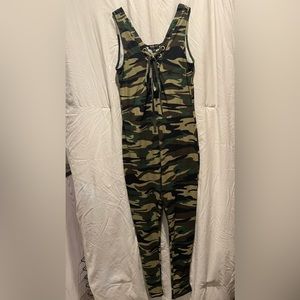 Peachy Girl Camouflage jumpsuit